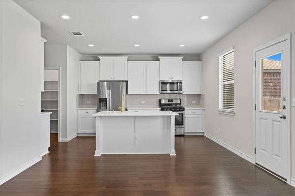 $2,299 / 4br - "Charming 4-Bedroom Gem with Gleaming Hardwood Floors in Pflugerville!64046031903234123