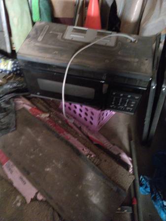 Under cabinet microwave 1