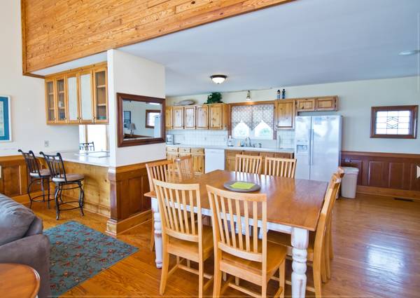 $3,500 / 3br - OCEANFRONT HOUSE 3 BR, 2.5 Bathroom (Emerald Isle)63948355837699122