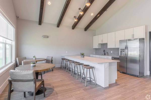 $1,499 / 1br - 807ft2 - Outstanding Boardman location! Our views are fantastic! (Boardman)63821590826243120