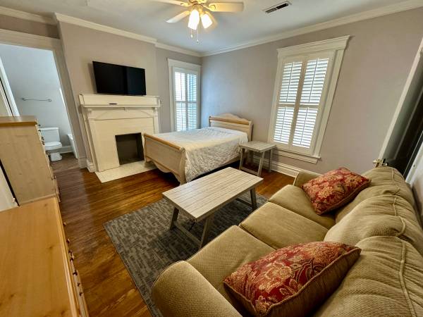 $1,200 / 1br - Furnished private room and bathroom, All utilities included! (Ritter Park)63989520347266120