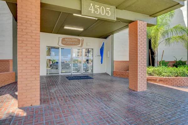 $875 / 1br - 469ft2 - Property Manager On-Site, Laundry Facilities, Pool (4505 Paradise Road, Las Vegas, NV)63859501723777120