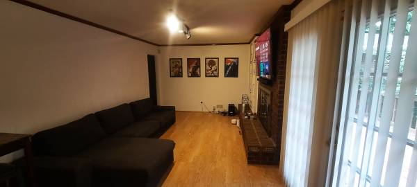 $1,000 / 1br - 1700ft2 - Large bedroom/private bathroom available.Util and furnishing included (Stonecrest)63964399440771124