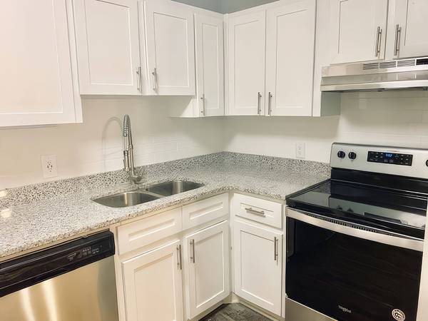 $1,185 / 1br - 740ft2 - Dog park, Yoga area, Stainless steel appliances (Athens)63825472515843121