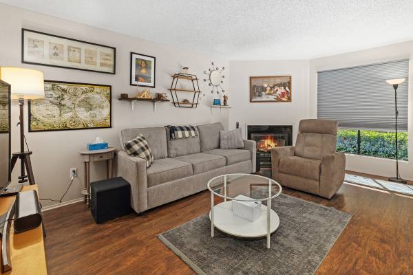 $449,000 / 2br - 1024ft2 - ***Even Better Buy Now!  2BR 1.5BA Lakeside Townhome  $449,000*** (Lakeside)64196505181314122