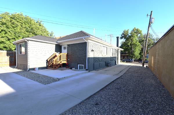 $2600.00 / 4br - 4 Bed 2 bath Basement w/off street parking63670954667779122