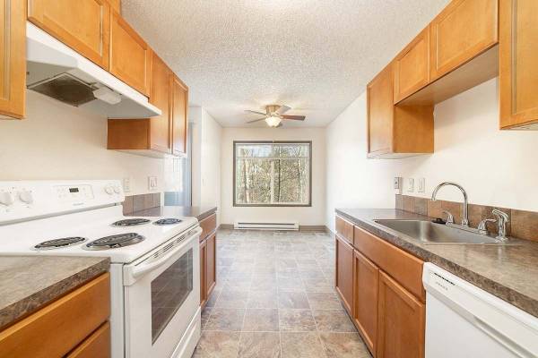 $1,575 / 1br - 722ft2 - Private Patio or Balcony Outdoor Space, Extra Storage, Indoor Pool (3710 SE Concord Rd, Portland, OR)63914741077250121