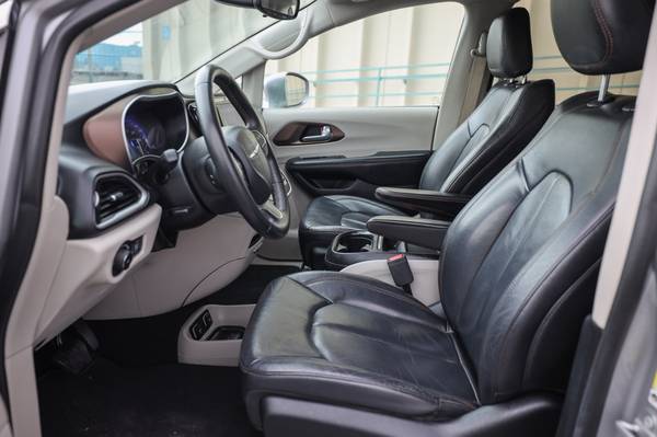 2017 Chrysler Pacifica Touring-L MiniVan V6 FWD Clean Title - $12,00063612118330755124