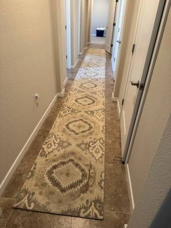 (4) Carpet Runners - 8' x 2.5' 1