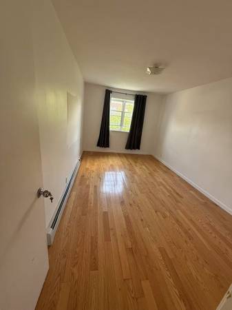 $2,650 / 3br - 1100ft2 - Flushing Three Bedrooms (Flushing)64033632708097120