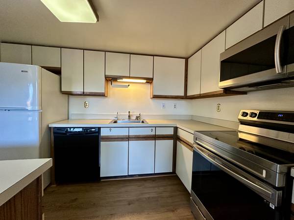 $3,400 / 2br - Allston 2 Bed/2 Bath | Convenient w/ Garage Parking Available (Allston)63996257457666123