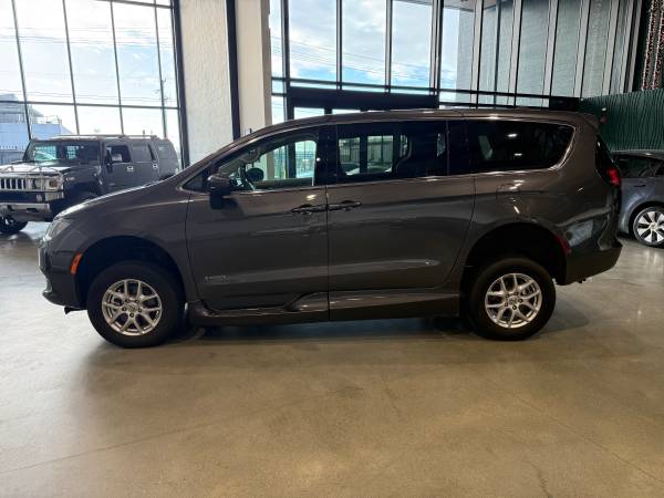 2023 Chrysler Grand Caravan – Side Entry Wheelchair Accessible 1