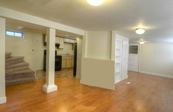 $2,900 / 2br - 900ft2 - MIL 2 BR 1 BA in Phinney Ridge Seattle, 1 Mile to Green Lake (Seattle)63944964063491123