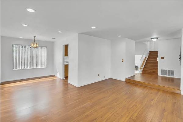 $950 / 4br - 1834ft2 - Looking for Roomate: One Private Room Available in House w/ Pool (Rosemont)63919497549442122