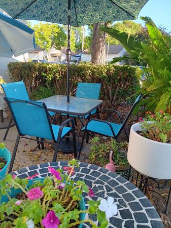 4 Patio Chairs with Patio Table 1