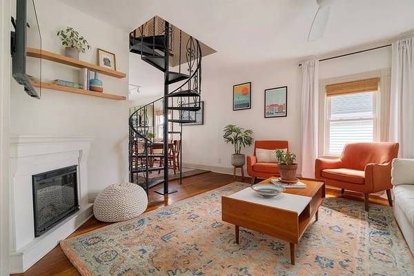 $3,800 / 1000ft2 - Available Nov 1, or earlier - 3 Bed / 1 Bath Condo - Electric Included (Somerville)63996406261123122
