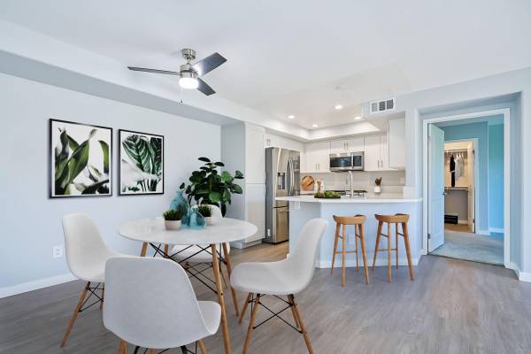 $2,649 / 2br - 957ft2 - Spacious 2 Bed 2 Bath Townhomes w/ Garage – Tour Today! (18005 W. Anne's Circle, Los Angeles, CA)63952927274242121