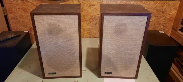 The Smaller Advent Loudspeaker 1