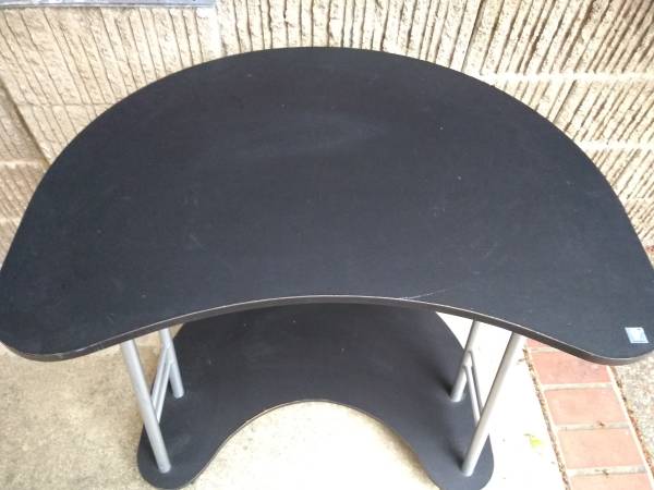 Escritorio/Mesa de madera con ruedas, color negro - $95 (hayward / castro valley)63439846286977122