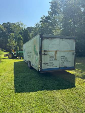 Enclosed trailer 1