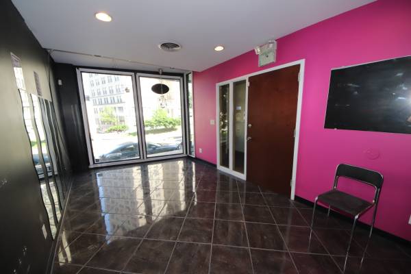$2,200 / 1600ft2 - Amplio espacio de salón listo para usar en alquiler en Mount Vernon (514 Saint Paul Place)63694945987843124