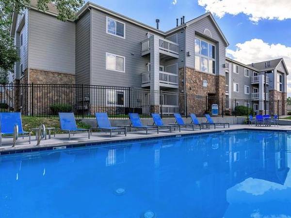 $1,899 / 2br - 985ft2 - Package Acceptance, Electric Stove, Garages, Walk-in Closets63973359390594120