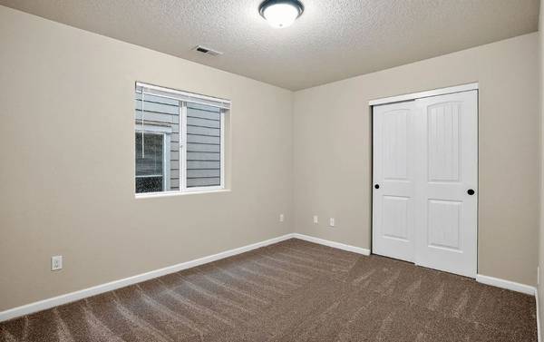 $865 / 2br - This 2 bed / 1.5 bath aparment. (Seattle)64031136403329120