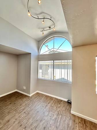$2,250 / 2br - Apartamento superior actualizado, muchas características agradables, lavandería (564 Flo #C) (Imperial Beach)63663802250883123