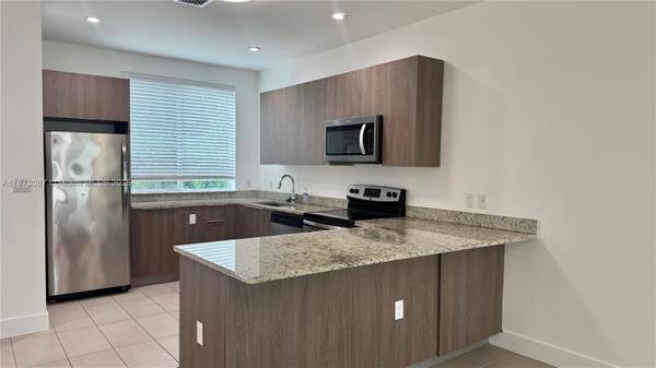 $2,700 / 2br - 1200ft2 - Super Spacious & Super Bright 2bd Townhome! (East of 5th Townhomes- Biscayne Park)64001847297539120