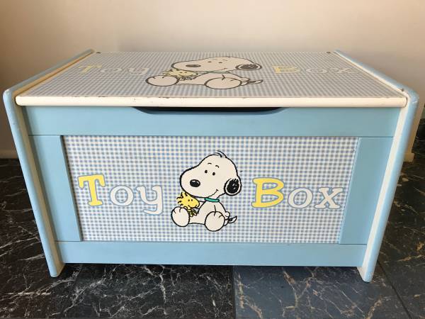 Large Snoopy Wood Toy Box 1
