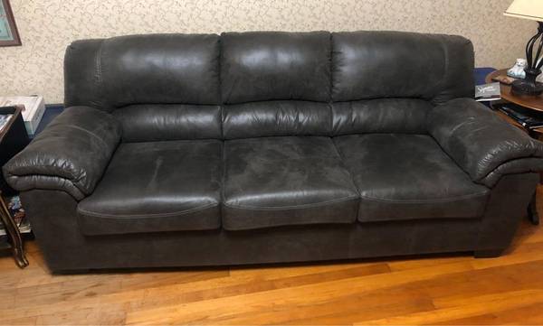 Modern Plush, Comfy Sofa In Great Condition 1
