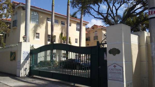 Condo 1/1 with private patio 1