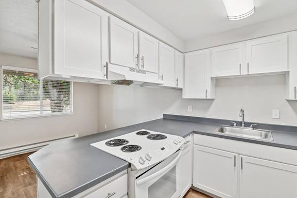 $1,611 / 2br - 985ft2 - Get Up to SIX Weeks Free! Spacious Apts by Red Sunset Park (Gresham)63831682787843120
