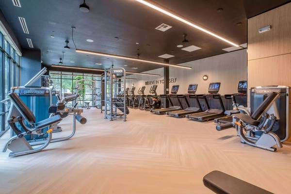 $1,615 / 1br - 899ft2 - Enjoy all the modern conveniences, including washer/dryer (Houston - Uptown)63906681385347120