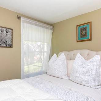 $1,800 / 2br - 2-bed, 1-bath rental cottage in East Hampton !!! (East Hampton)63766023213443121