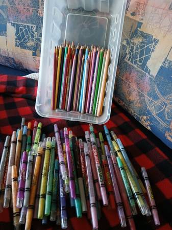 huge LOT OF CRAYOLA PENCILS and CRAYOLA TWISTABLES 1