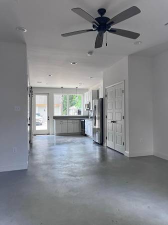 $1300.00 / 2br - 1400ft2 - Ella St Unit 1063857516128385120