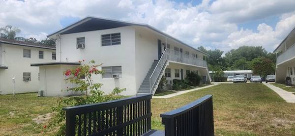 $1,500 / 2br - 750ft2 - Vero Beach - Bright, Open 2 bedroom (41st Avenue & 18th Street)63799908780929120