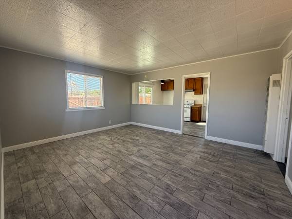 $2,200 / 2br - 614 North A #A (Lompoc)63695988585217122