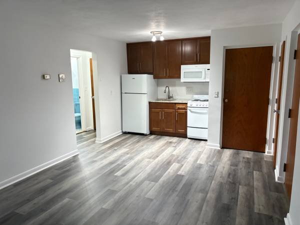 $2,295 / 1br - 🌞 NO BROKER FEE - NO LAST - NO SEC - HEAT&HW INCLD 🌞 (NEWTON)63856446761347121