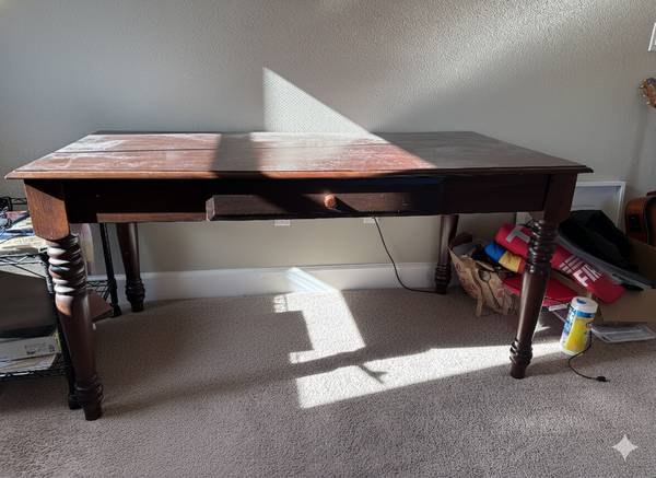 Free Desk 1