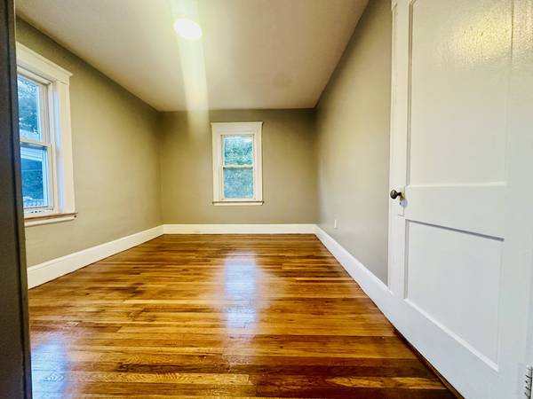 $3,000 / 3br - Roslindale 3 Bed/1 Bath Apartment | Washington St (Roslindale)64034777324417123