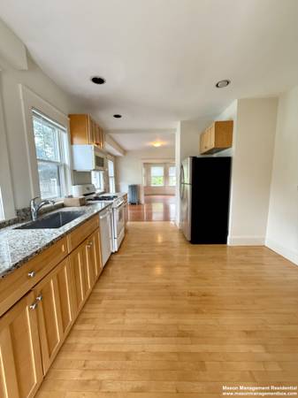 $3,500 / 3br - Spacious 3 bed in Watertown / laundry in unit, parking included!!63802072647171121