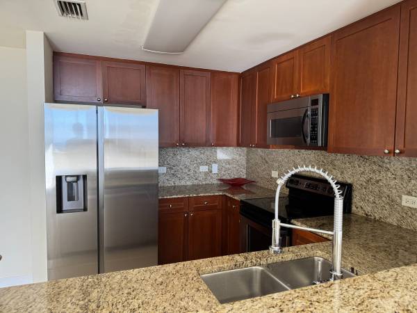 $2,300 / 1br - 850ft2 - 1B/1B_(PH)______T U R N B E R R Y_O N_T H E _G R E E N__C O N D O ____ (Miami)64049281500162124