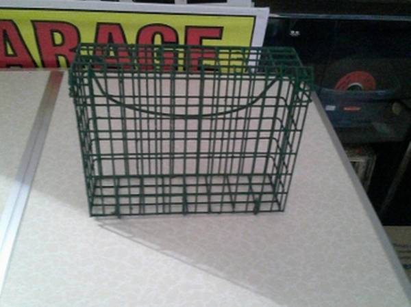 Seed Cake Feeder (Green) 1