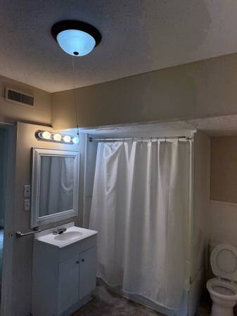 $300 / 2br - 900ft2 - EZ move-Nice view overlook downtown St Paul Saints Stadium (St. Paul)63797856604417123