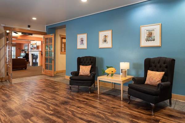 One Month Free Senior-Friendly Apartments! 1