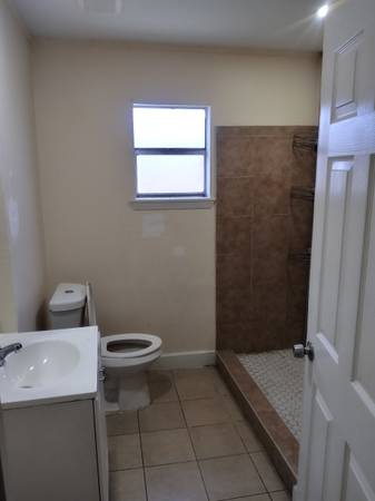 $1,100 / 2br - Casa en alquiler / casa de renta 2 habitaciones (3404 N Newyork)63662003381633124