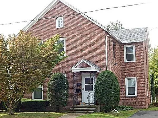 $1,400 / 2br - NEW PRICE-Second Floor Two Bedroom Lamb St. South Hadley (Lamb St. South Hadley, MA)64017045651587120