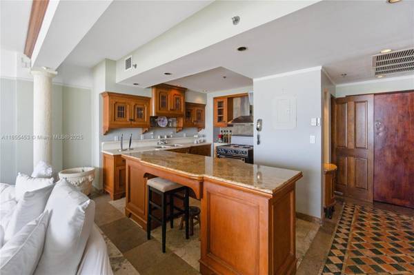 $5,000 / 2br - 960ft2 - Penthouse - Ocean View for short-term in South Beach (Miami Beach)63825138119171122